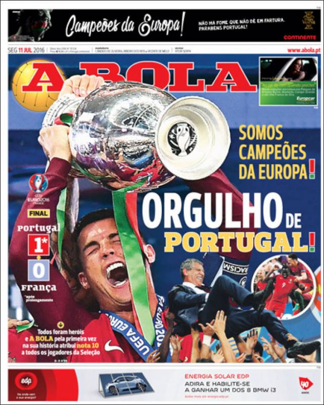 "Orgulho de Portugal", títula el diario luso A Bola, que da su foto de portada a Cristiano y a Fernando Santos, manteado por sus jugadores.