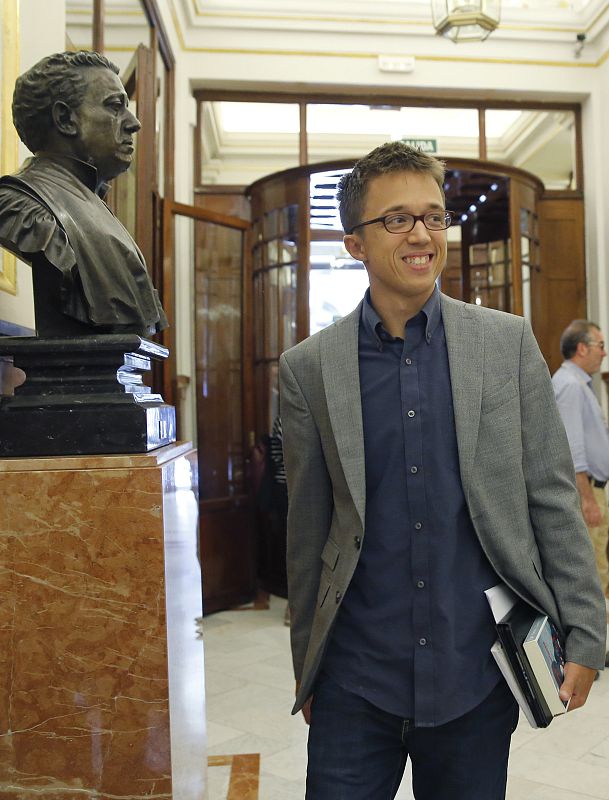El portavoz de Unidos Podemos en el Congreso, Íñigo Errejón a su llegada tras un receso en la segunda sesión del debate de investidura.