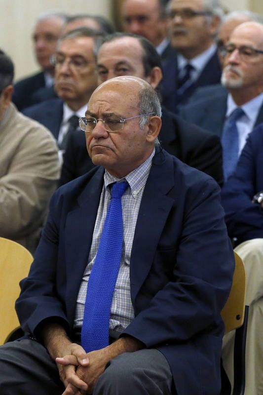 El expresidente de la patronal ha llegado en furgón policial