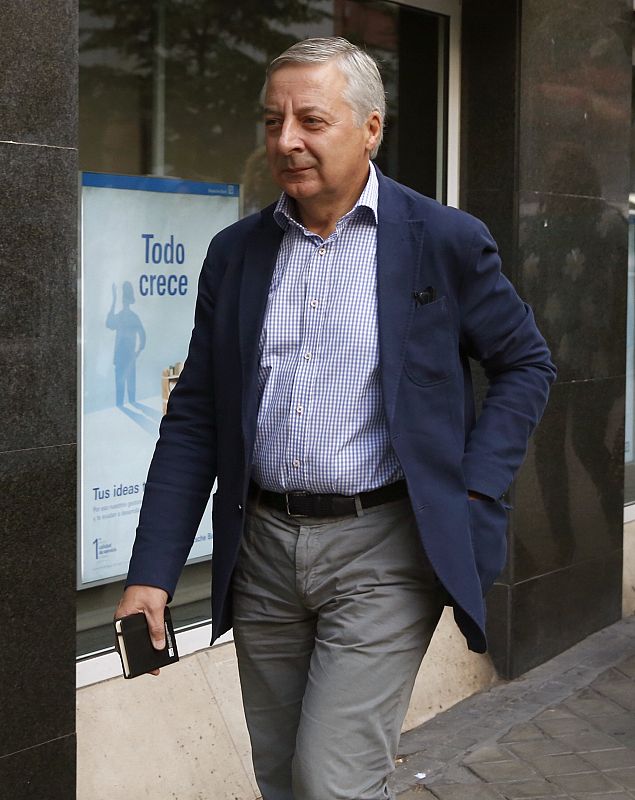 El socialista José Blanco, a su llegada a la sede del PSOE