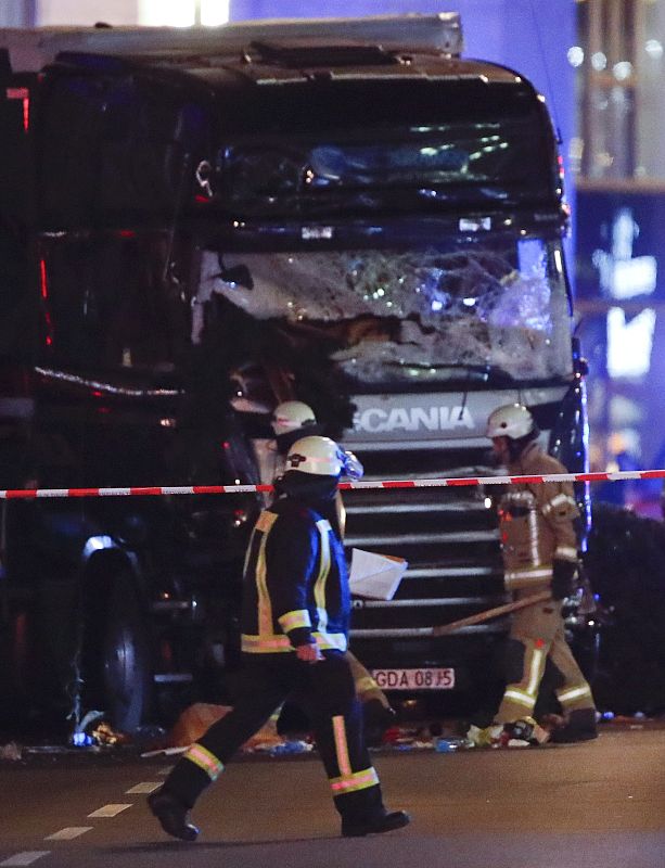 Un camión se estrella contra un mercado navideño en Berlín
