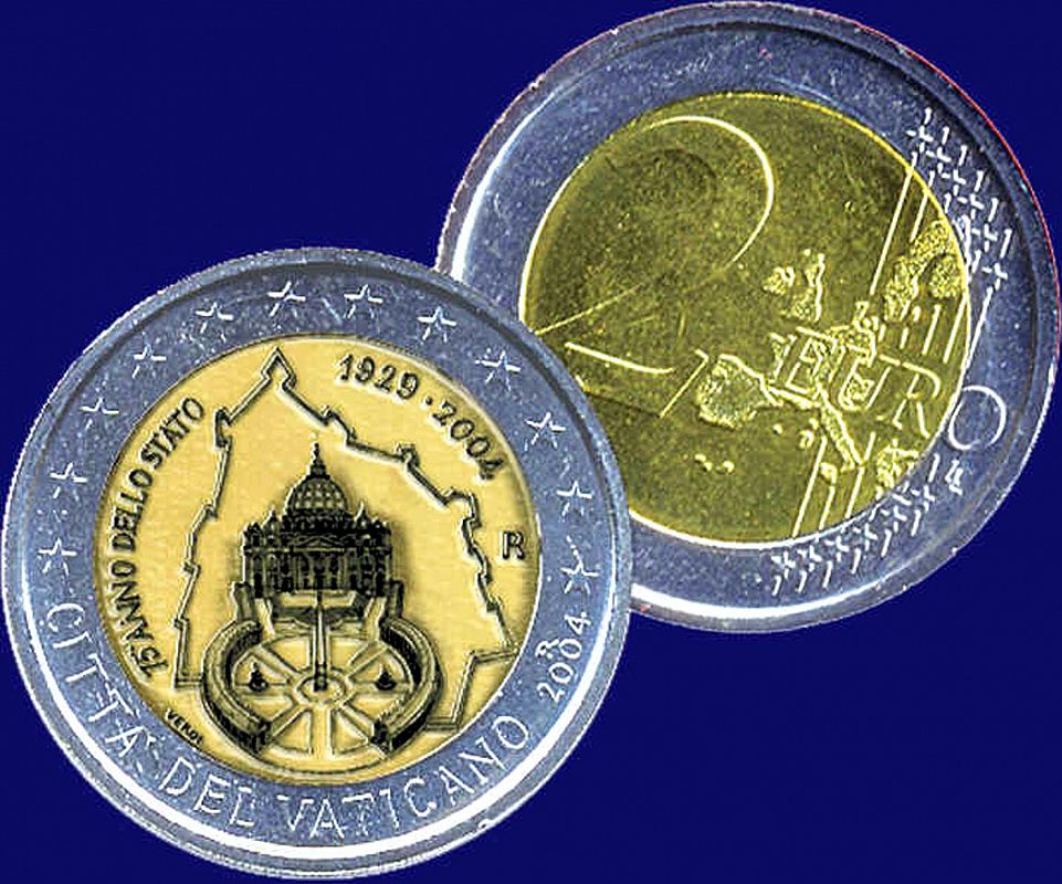 La Ciudad del Vaticano, que aunque no forma parte de la Unión Europea sí usa el euro, celebró su 75 cumpleaños en 2004 con dos monedas conmemorativas.