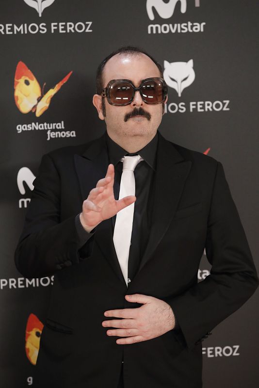 El actor Carlos Areces posa en la alfombra roja de los Premios Feroz 2017