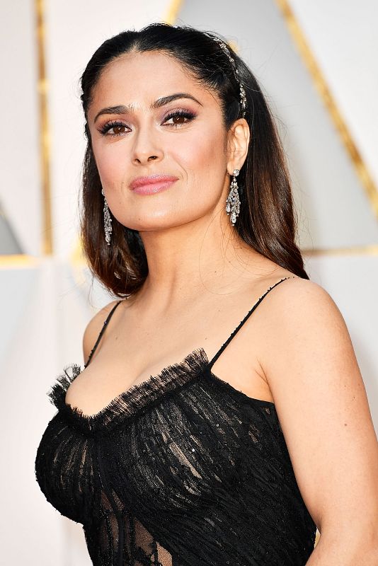 Oscar 2017: Salma Hayek en la alfombra roja