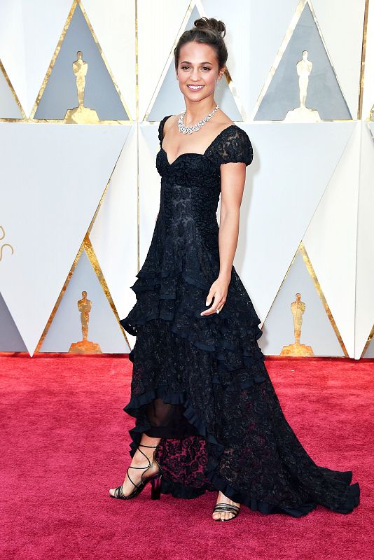 Oscar 2017: Alicia Vikander en la alfombra roja