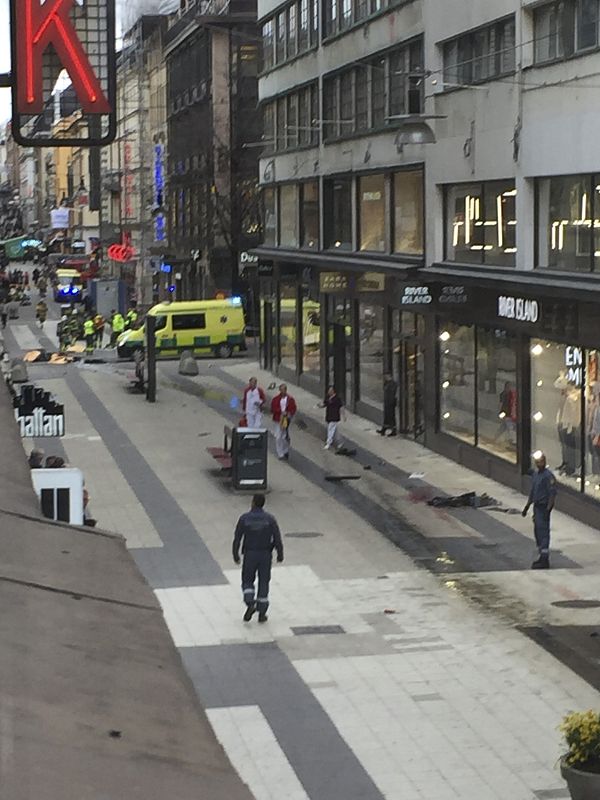 Un camión atropella a varios viandantes en Estocolmo