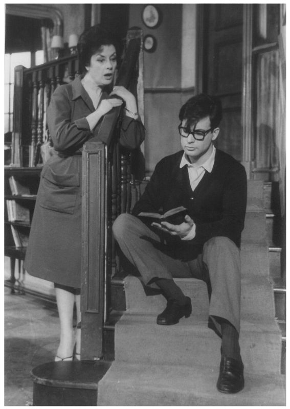 Chicho, junto a su madre Pepita Serrador en la obra "Aprobado en castidad"