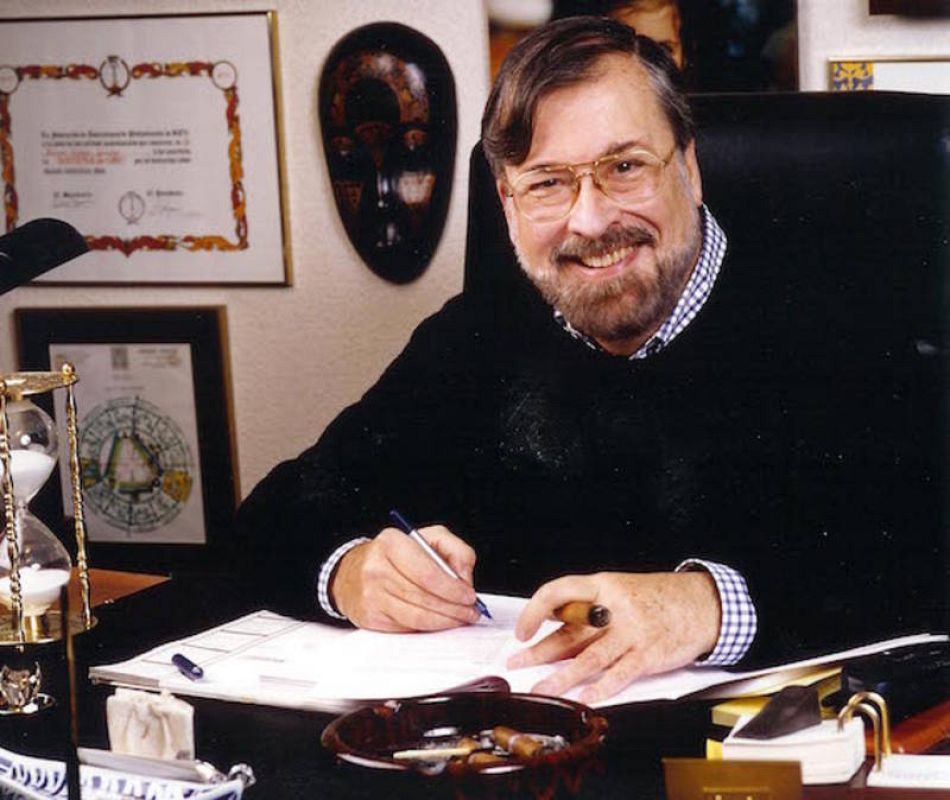 Chicho Ibáñez Serrador en el seu despatx