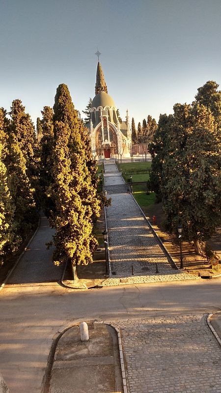 Vista de la capilla desde el pórtico de entrada