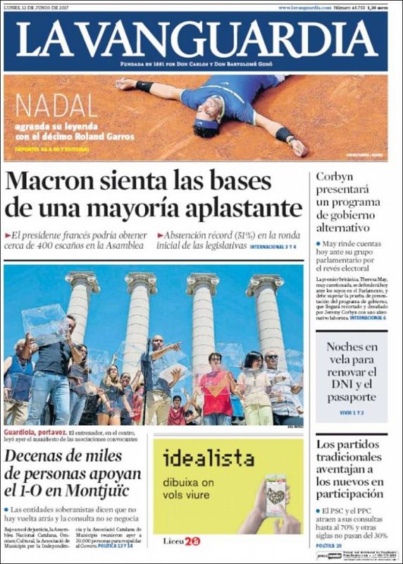El periódico catalán La Vanguardia dedica su parte superior a Nadal, al que ilustra tumbado sobre la tierra batida de París tras el final del partido y indica que "agranda su leyenda".
