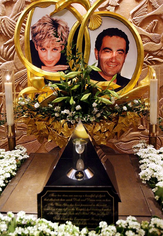 Monumento en recuerdo de Diana de Gales y Dodi Al Fayed en Harrods
