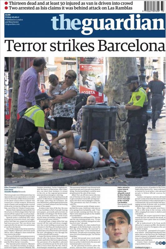 El periódico británico 'The Guardian' titula "El terror golpea Barcelona" y lo acompaña de una fotografía de los heridos y de uno de los detenidos.