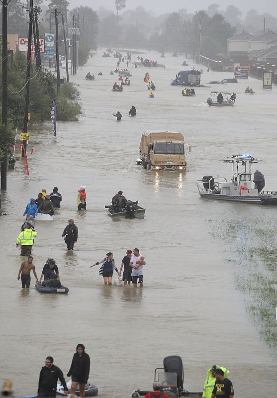 Más de 300.000 personas se han quedado sin electricidad a causa del huracán Harvey.