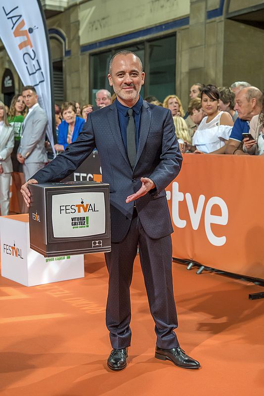 Javier Gutiérrez llega a Vitoria para presentar la nueva serie de La 1