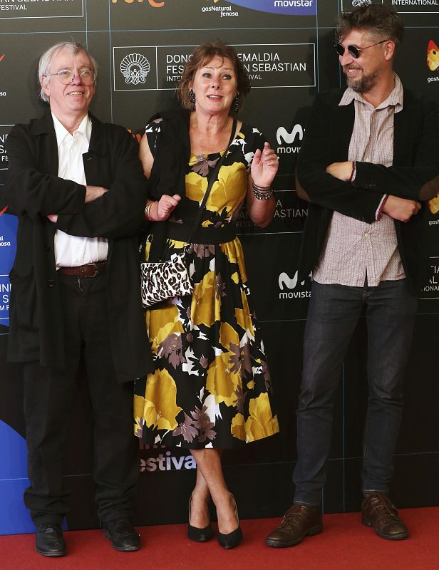 Los directores de 'Ni juge, ni sumise', Jean Libon (a la izquierda de la imagen) e Hives Hinant, junto a la actriz Anne Gruwez