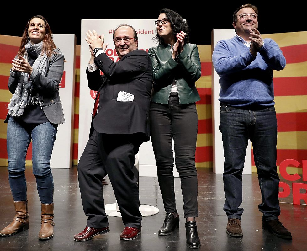 El candidato del PSC, Miquel Iceta, se arranca a bailar en un mitin.