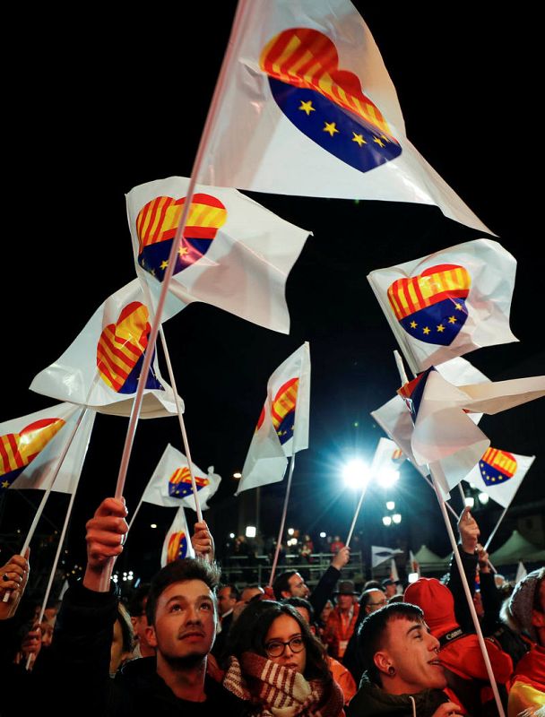 Partidarios de Ciudadanos celebran la victoria de su partido
