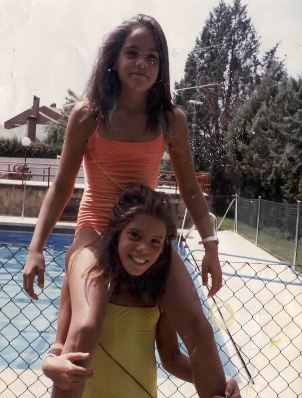 Teresa y Cristina con 9 años