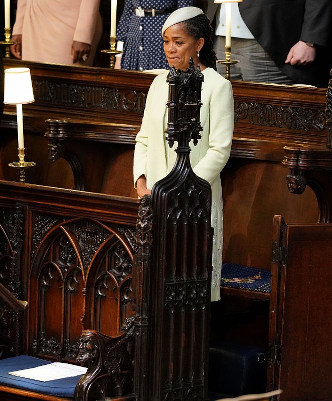 Doria Ragland, madre de Meghan Markle, en la Capilla de San Jorge
