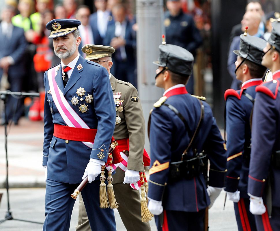 Felipe VI, en calidad de jefe supremo de las Fuerzas Armadas, viste en esta ocasión uniforme del Ejército del Aire