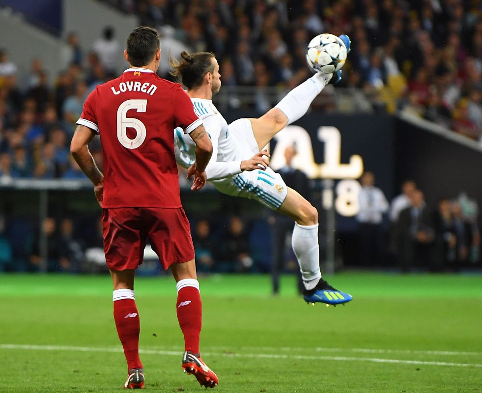 Bale levantó a toda la afición blanca con un golazo de chilena (2-1).
