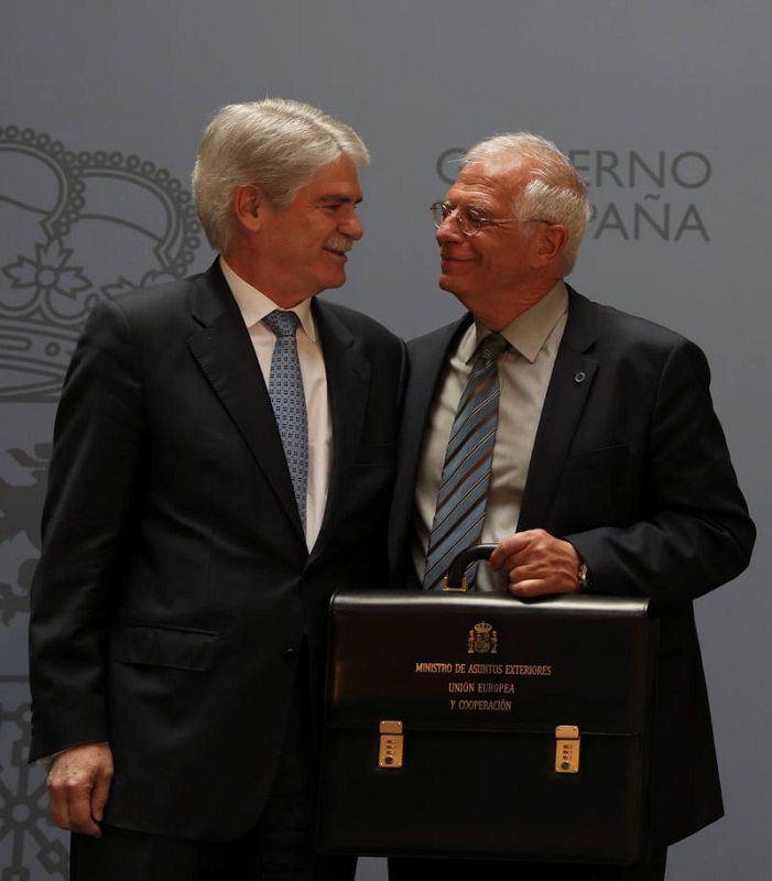 Traspaso de carteras | Exteriores: Alfonso Dastis - Josep Borrell