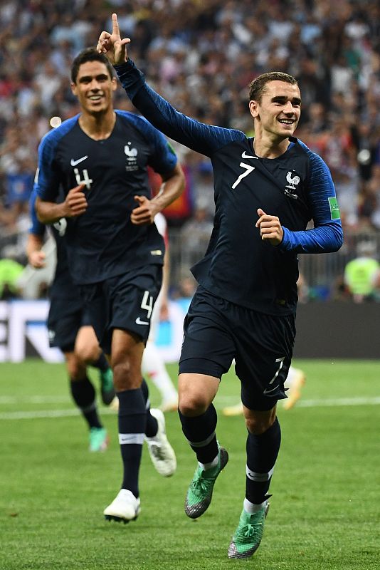 Antoine Griezmann celebra su tanto desde los once metros.