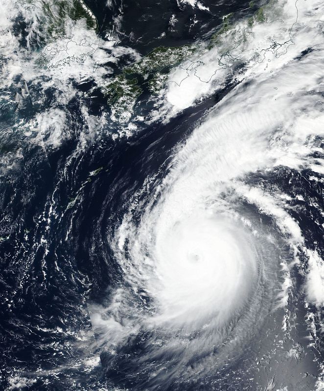 Imagen de satélite facilitada por la NASA que muestra el tifón Jebi que se aproxima a Japón el 2 de septiembre de 2018. Fuente: NASA/Efe