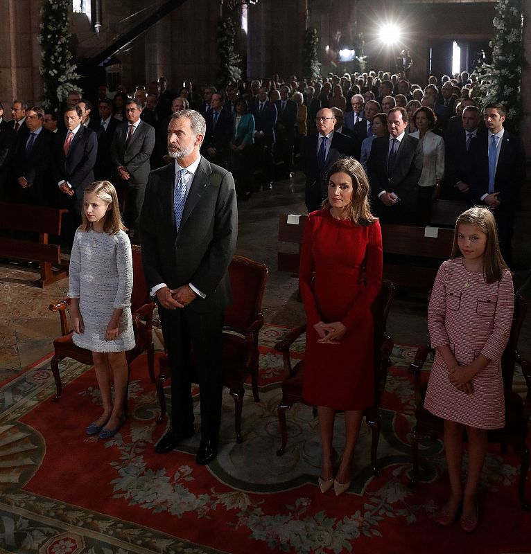 Los reyes Felipe y Letizia, la princesa Leonor y la infanta Sofía asisten en la Basílica de Covadonga a una misa solemne oficiada por el arzobispo de Oviedo para conmemorar el primer Centenario de la Coronación de la Virgen de Covadonga