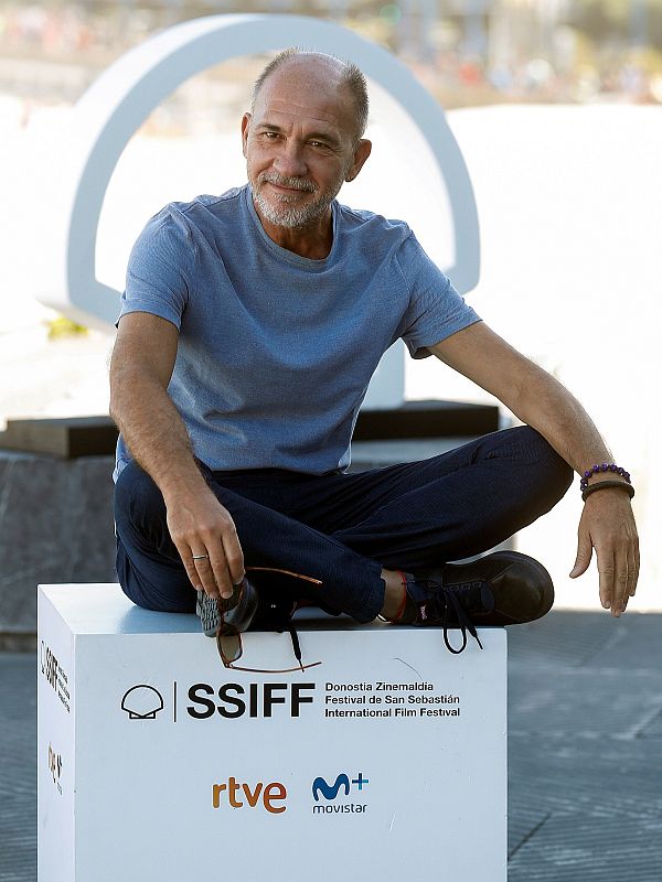 El actor Dario Grandinetti posa durante la presentación de 'Rojo', que compite en la sección oficial del festival