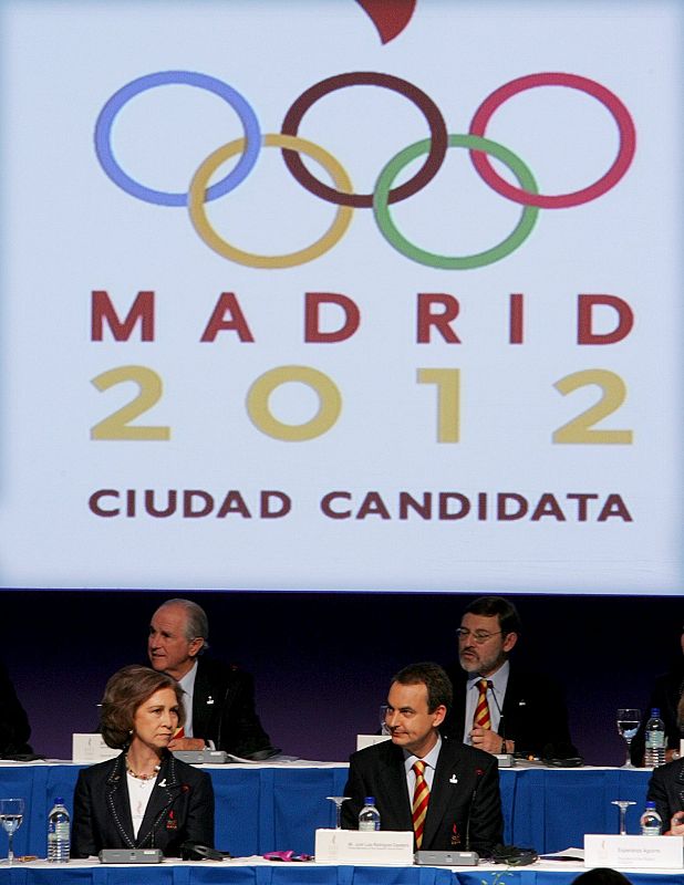 La reina Sofia durante la presentación en Singapur de la candidatura de Madrid a los JJ.OO. de 2012