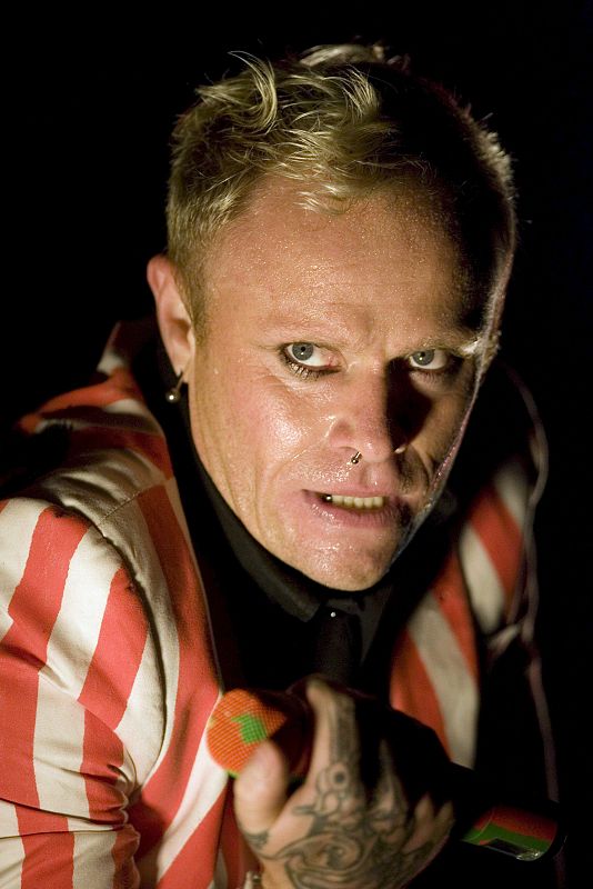 El cantante de la banda británica "The Prodigy", Keith Flint, durante su actuación en el festival al aire libre de Gallen, Suiza, (28/06/08).