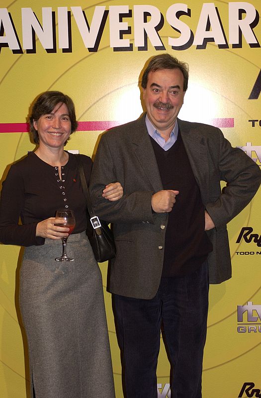 Jesús Vivanco, primer director de Radio 5, y Mercedes Pujol, editora del "todo noticias".