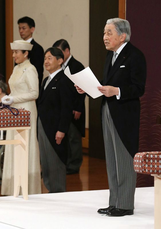 El emperador Akihito ha dicho que se siente "afortunado" de haber desarrollado sus funciones "con un profundo sentido de confianza y de respeto hacia el pueblo", en sus últimas palabras en el cargo.