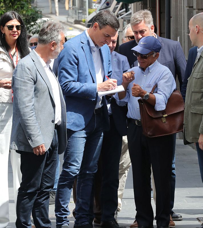 El presidente del Gobierno, Pedro Sánchez, ha participado en la campaña del candidato del PSOE a presidente de Canarias, Ángel Víctor Torres.
