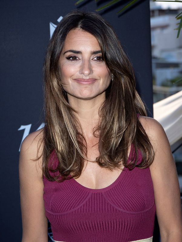 La actriz española Penélope Cruz posa este jueves para los medios a su llegada al Variety Photocall durante la 72 edición del Festival de Cannes. 