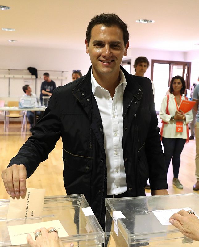 Albert Rivera vota en Pozuelo de Alarcón