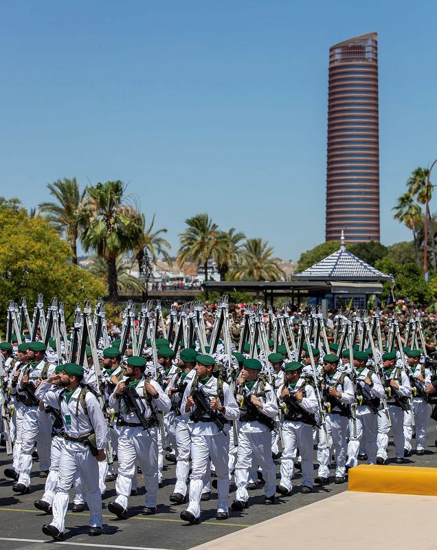 Desfile del Día de las Fuerzas Armadas en Sevilla