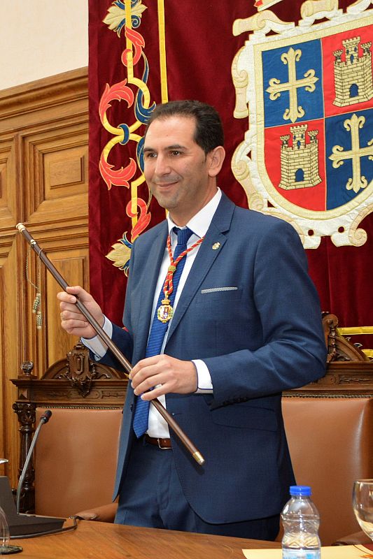 El candidato de Ciudadanos, Mario Simón, ha sido elegido este sábado alcalde de Palencia, con el apoyo del PP y Vox.