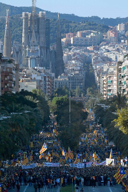 Miles de personas se manifiestan de nuevo en las calles de Barcelona contra la sentencia del 'procés' del Tribunal Supremo.