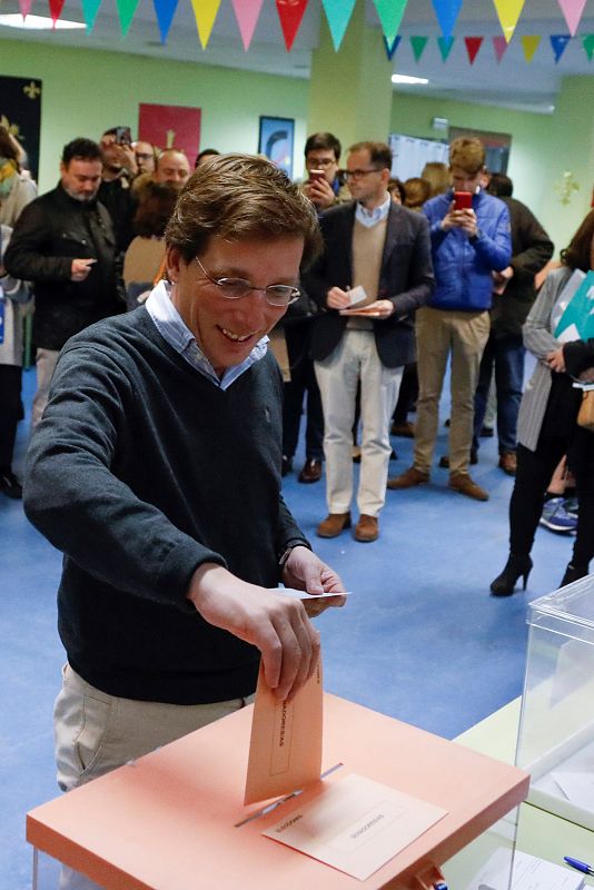 Jos&eacute; Lu&iacute;s Mart&iacute;nez Almeida, deposita su voto en el CEIP Ortega y Gasset de la capital para las elecciones generales en las que millones de espa&ntilde;oles eligen de nuevo a sus representantes en el Congreso y en el Senado. 