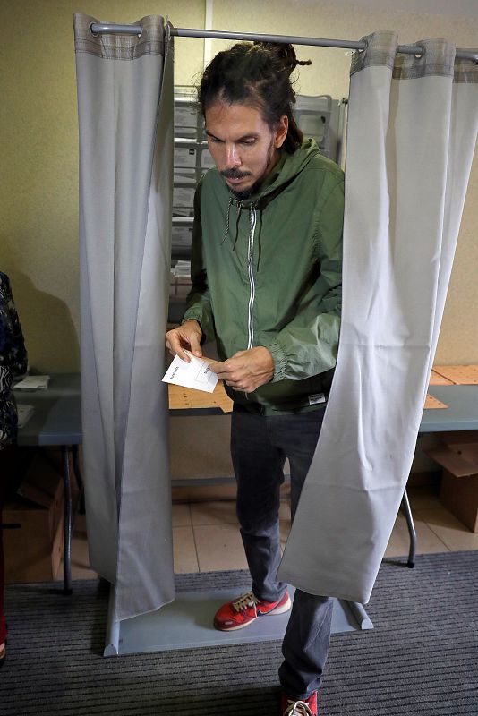 El candidato de Unidas Podemos al Congreso por Santa Cruz de Tenerife, Alberto Rodríguez, ha asegurado este domingo que hoy "los poderes se igualan" entre cualquier persona.