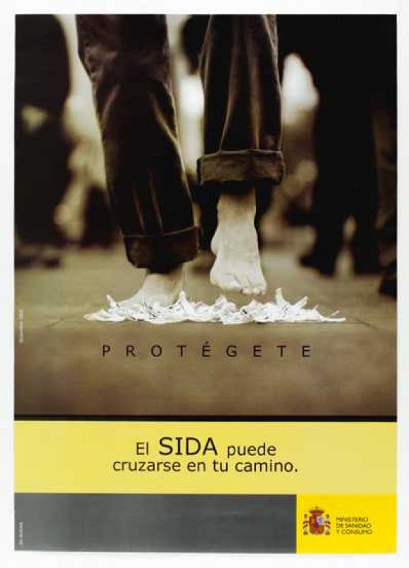 A través de imágenes más crudas, el Ministerio de Sanidad y Consumo pretendía concienciar en el año 2000 de la importancia de utilizar métodos para prevenir el Sida en todas las relaciones y desmitificar la creencia de que el virus solo afecta a det