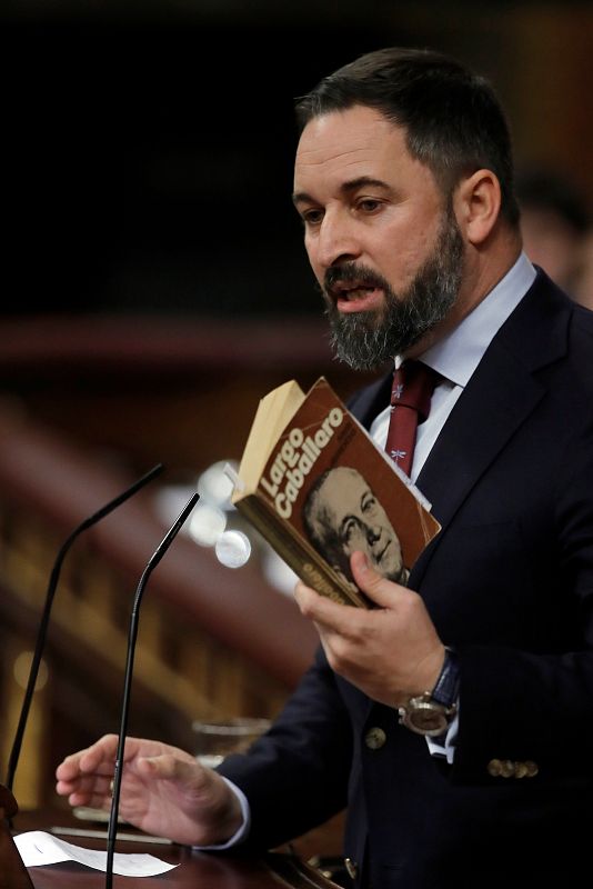 El líder del Vox, Santiago Abascal, durante su intervención este martes en el Congreso donde se celebra la segunda y definitiva votación para investir presidente del Gobierno al candidato socialista, Pedro Sánchez.