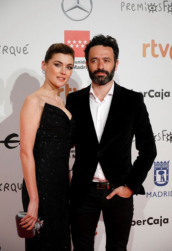Marta Nieto, nominada a mejor actriz por 'Madre', junto al director Rodrigo Sorogoyen.