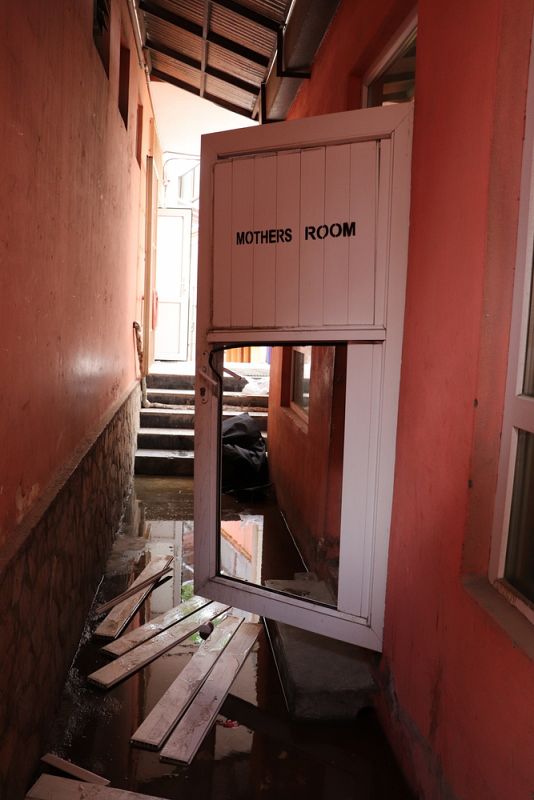 Entrada a la habitación de maternidad tras el atentado.