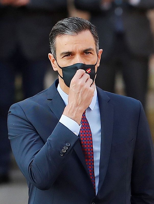 El presidente del Gobierno, Pedro Sánchez, a su llegada al monasterio de San Millán de Yuso, en San Millán de la Cogolla (La Rioja) este viernes con motivo de la Conferencia de Presidentes.