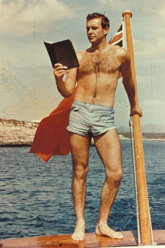 Posado de Sean Connery en la década de 1960