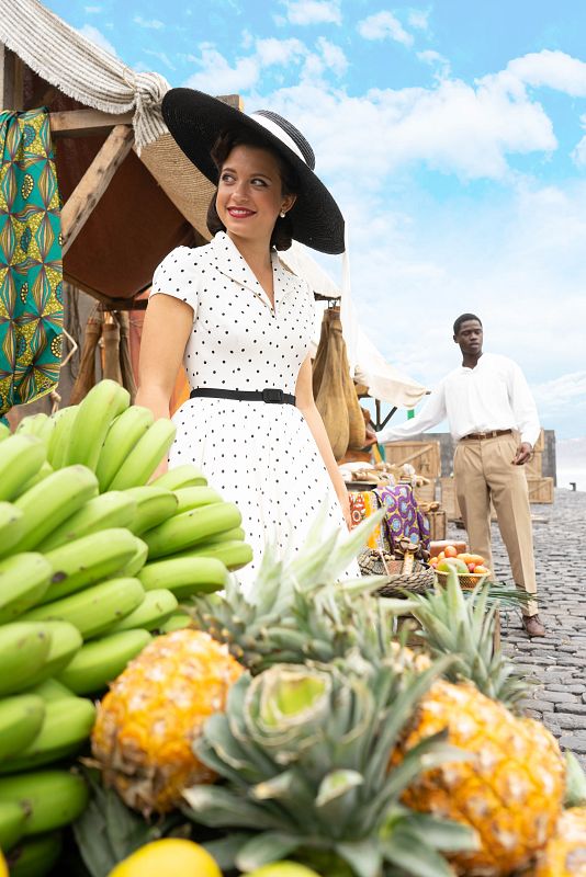 Amparo Piñero e Iván Mendez en el mercado del puerto de nueva guinea.