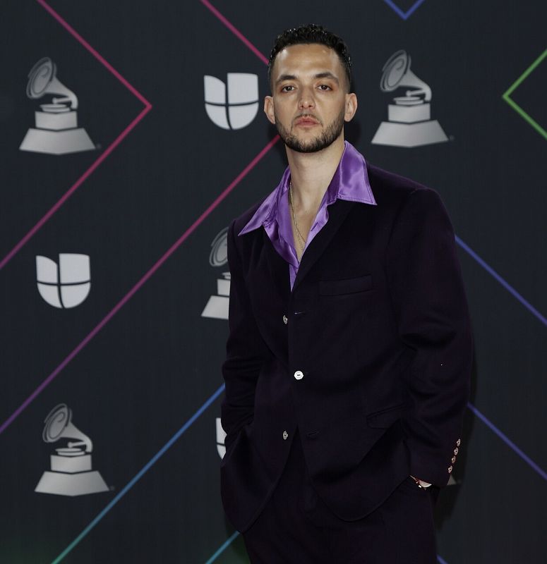 El artista C. Tangana durante la alfombra roja de los Grammy Latinos